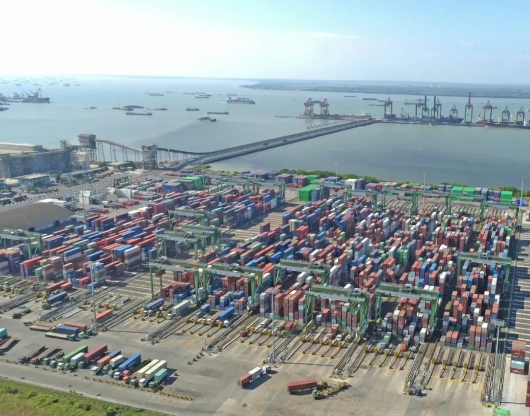 Container port with cranes and stacked containers